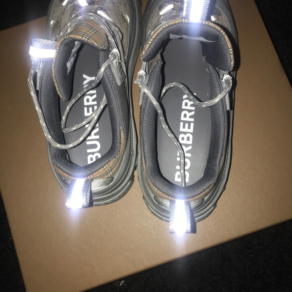 Burberry Sneakers - Picture 2 of 7